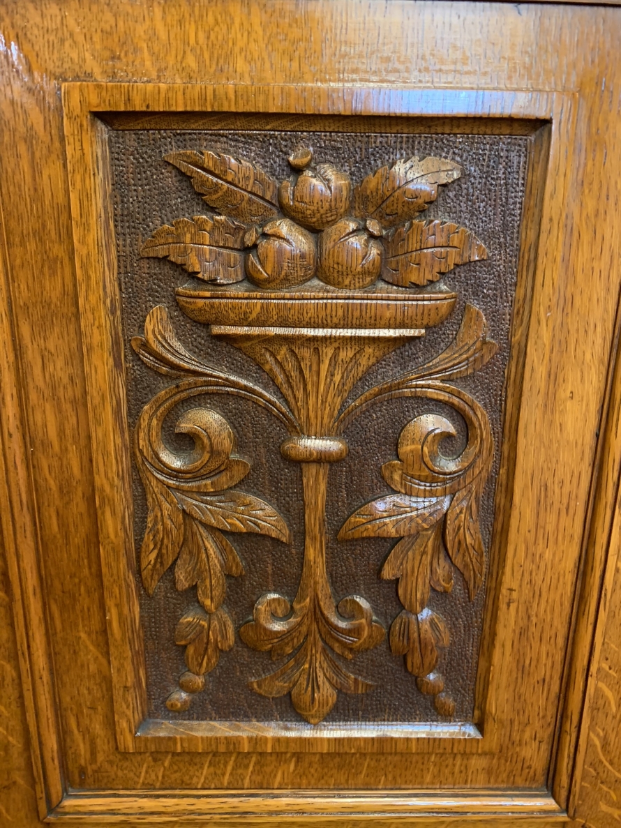 Outstanding Quality Antique Carved Oak Three Door Dresser/sideboard Circa 1910 - Image 15