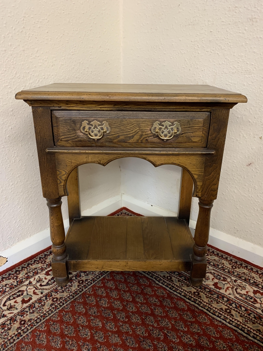 Fabulous Oak Single Drawer Side Table - Image 5